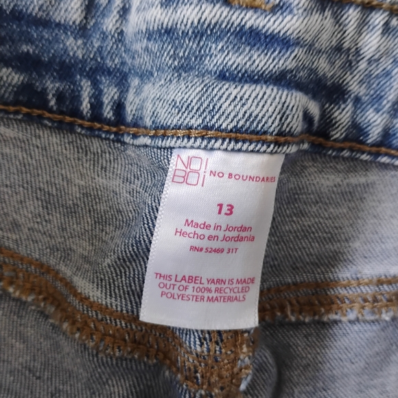 No Boundaries Light Blue Cropped Jeans - Picture 3 of 3